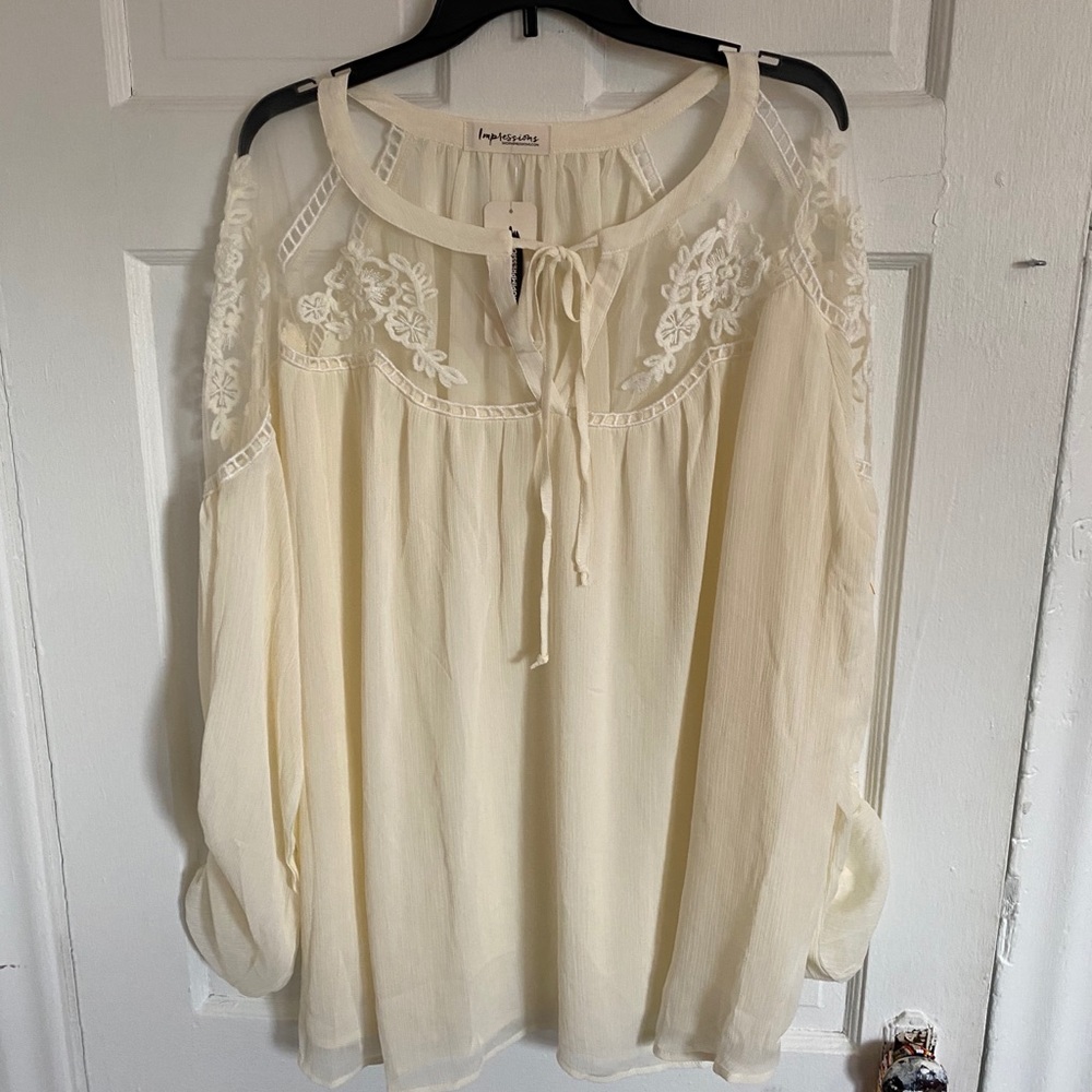 NWT impressions peasant blouse. Fits like a 1X